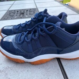 Jordan 11 navy gum size 10.5